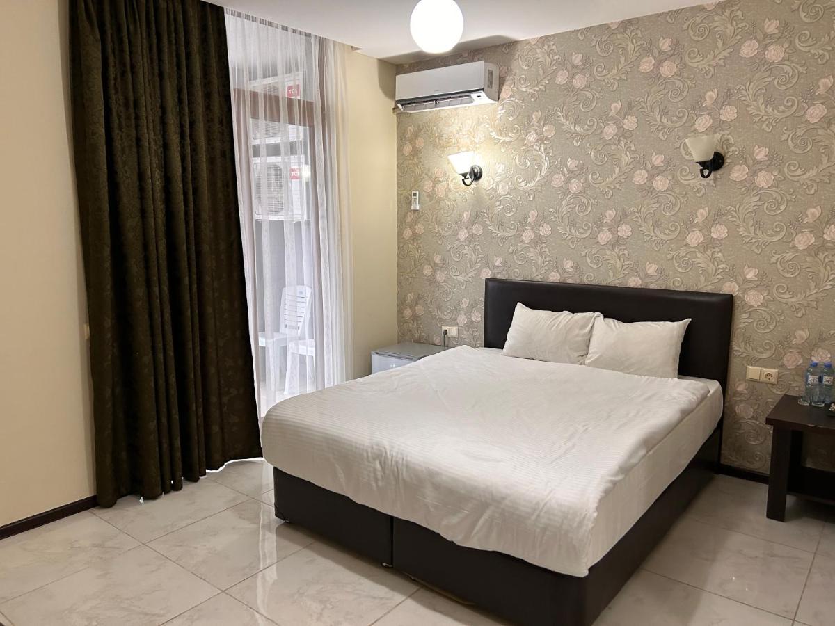 Zeyton Hotel Batumi Exterior foto